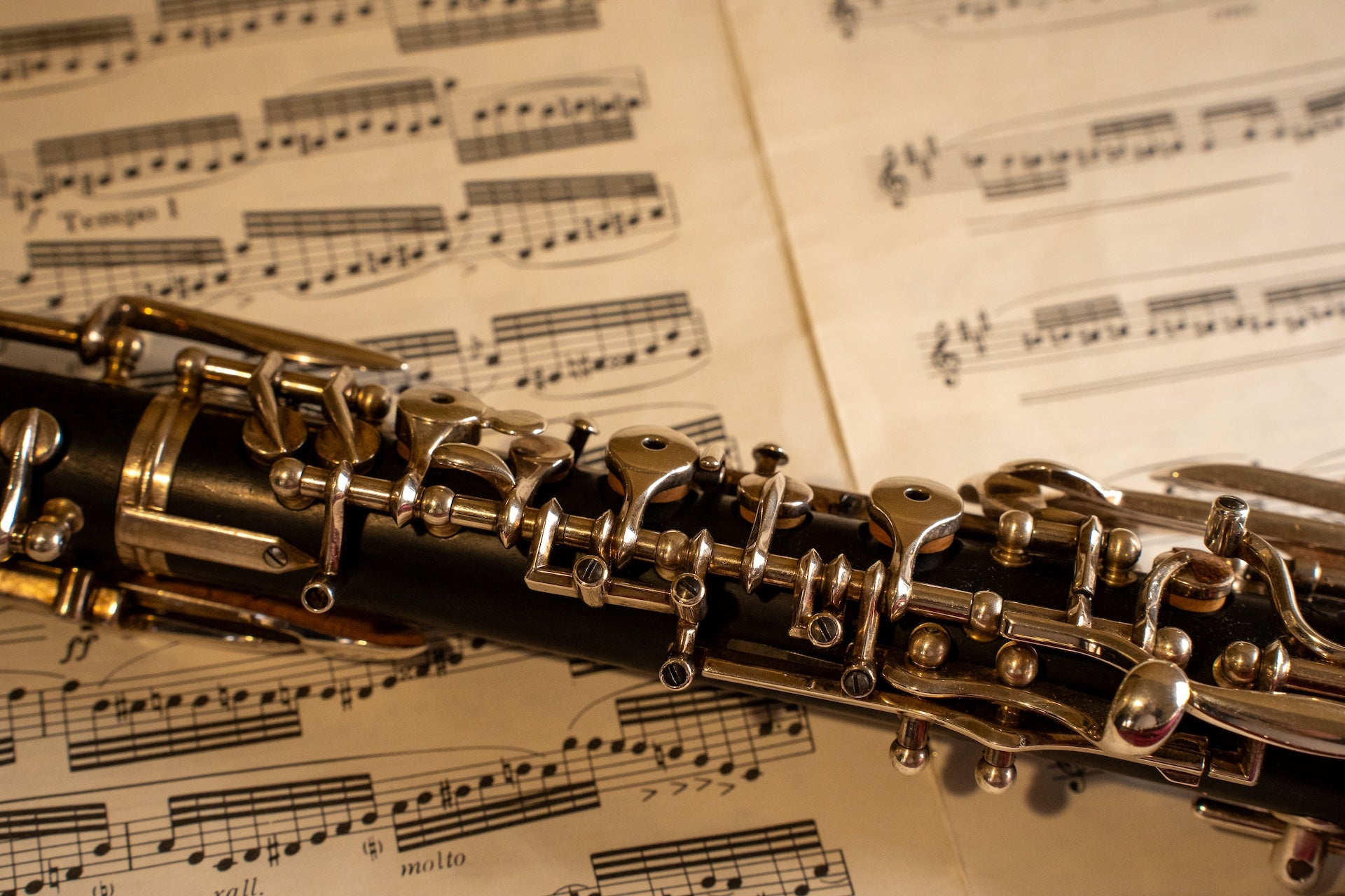 Oboe with sheet music for student oboe players