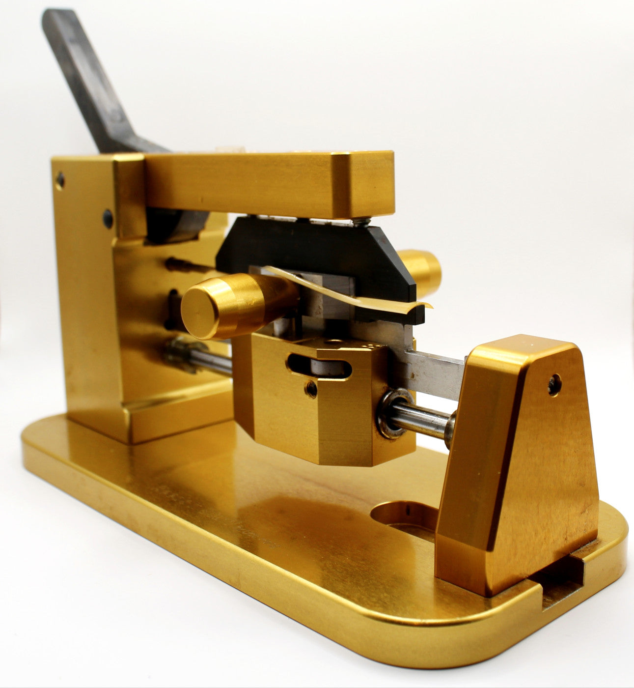 Shaping oboe cane with a precision reed shaping machine